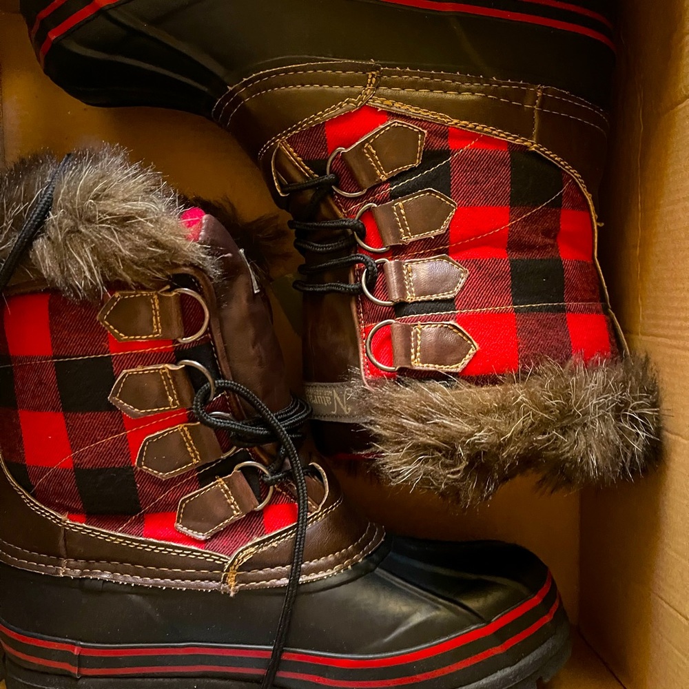 Amazing Present🎁 new with tags super cute comfy warm boots your love will💕
